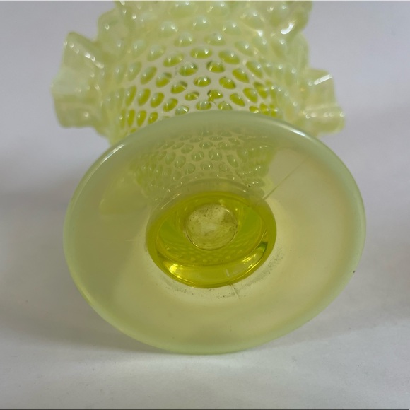 •Vintage Fenton Vase Topaz Yellow Hobnail Uranium Vase• - Picture 8 of 12
